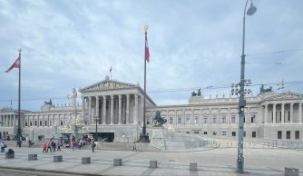 Od Habsburgów po krasowe jaskinie - wycieczka do Austrii i Czech