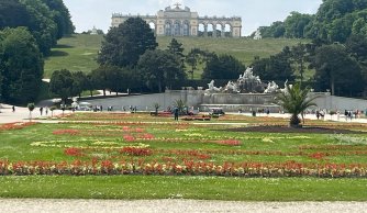 Od Habsburgów po krasowe jaskinie - wycieczka do Austrii i Czech