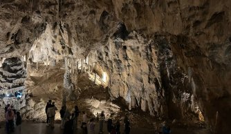 Od Habsburgów po krasowe jaskinie - wycieczka do Austrii i Czech