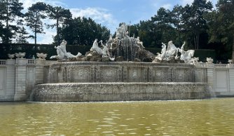 Od Habsburgów po krasowe jaskinie - wycieczka do Austrii i Czech