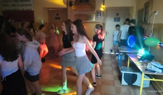 Dyskoteka szkolna – taneczna zabawa na zakończenie roku!