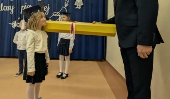 Ślubowanie uczniów klasy pierwszej