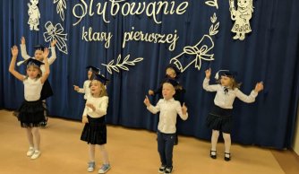 Ślubowanie uczniów klasy pierwszej