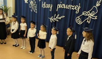Ślubowanie uczniów klasy pierwszej