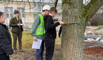 Spotkanie uczniów z przedstawicielkami Lasów Janowskich