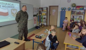 „Edukacja z wojskiem” - wykład ppor. dr Sławomira Franca z WOT