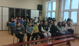 „Edukacja z wojskiem” – pouczający wykład ppor. dr. Sławomira Franca z WOT