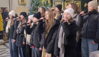Kolędowanie, które łączy serca – szkolny chórek w Radzięcinie