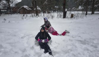 Śnieżna wyprawa pełna radości – szkolny kulig w Dylach