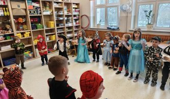 Jak co roku w karnawale, dzieci bawią się wspaniale