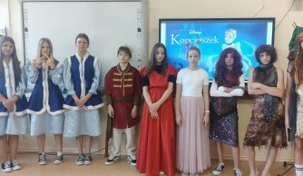 Głos, pasja i magia, czyli jak siódmoklasiści ożywili „Kopciuszka” dla pierwszaków!