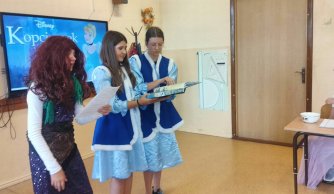 Głos, pasja i magia, czyli jak siódmoklasiści ożywili „Kopciuszka” dla pierwszaków!